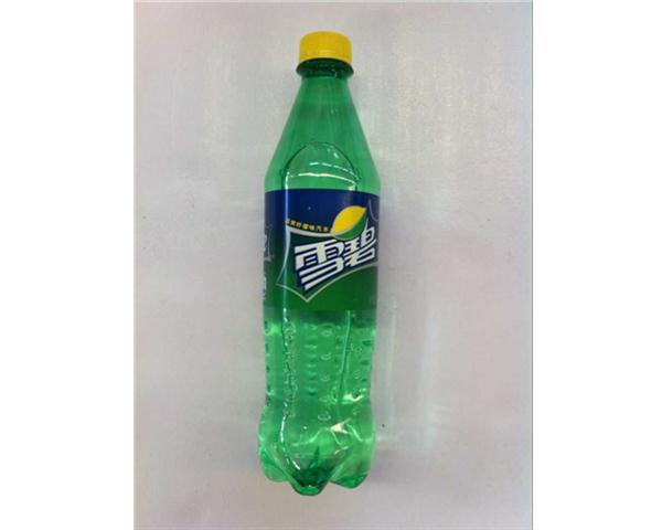 雪碧瓶手工车小制作